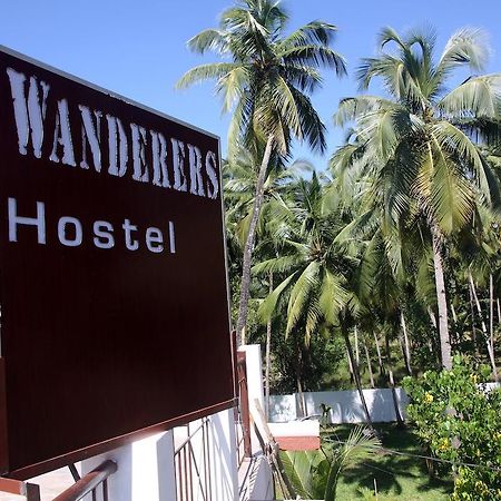 Wanderers Hostel Morjim Bagian luar foto