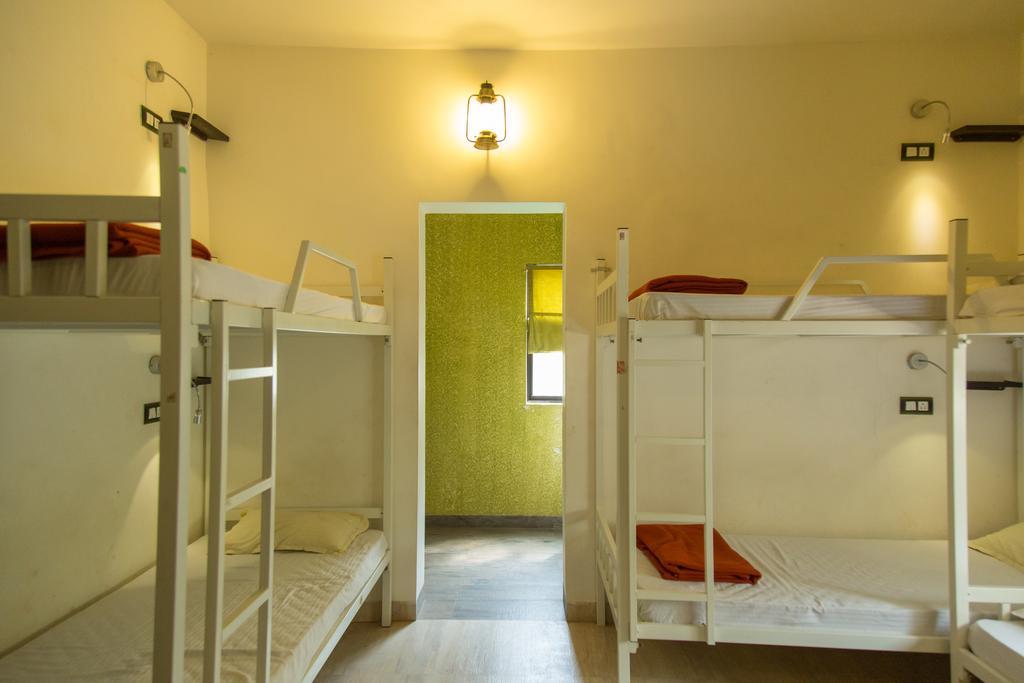 Wanderers Hostel Morjim Bagian luar foto